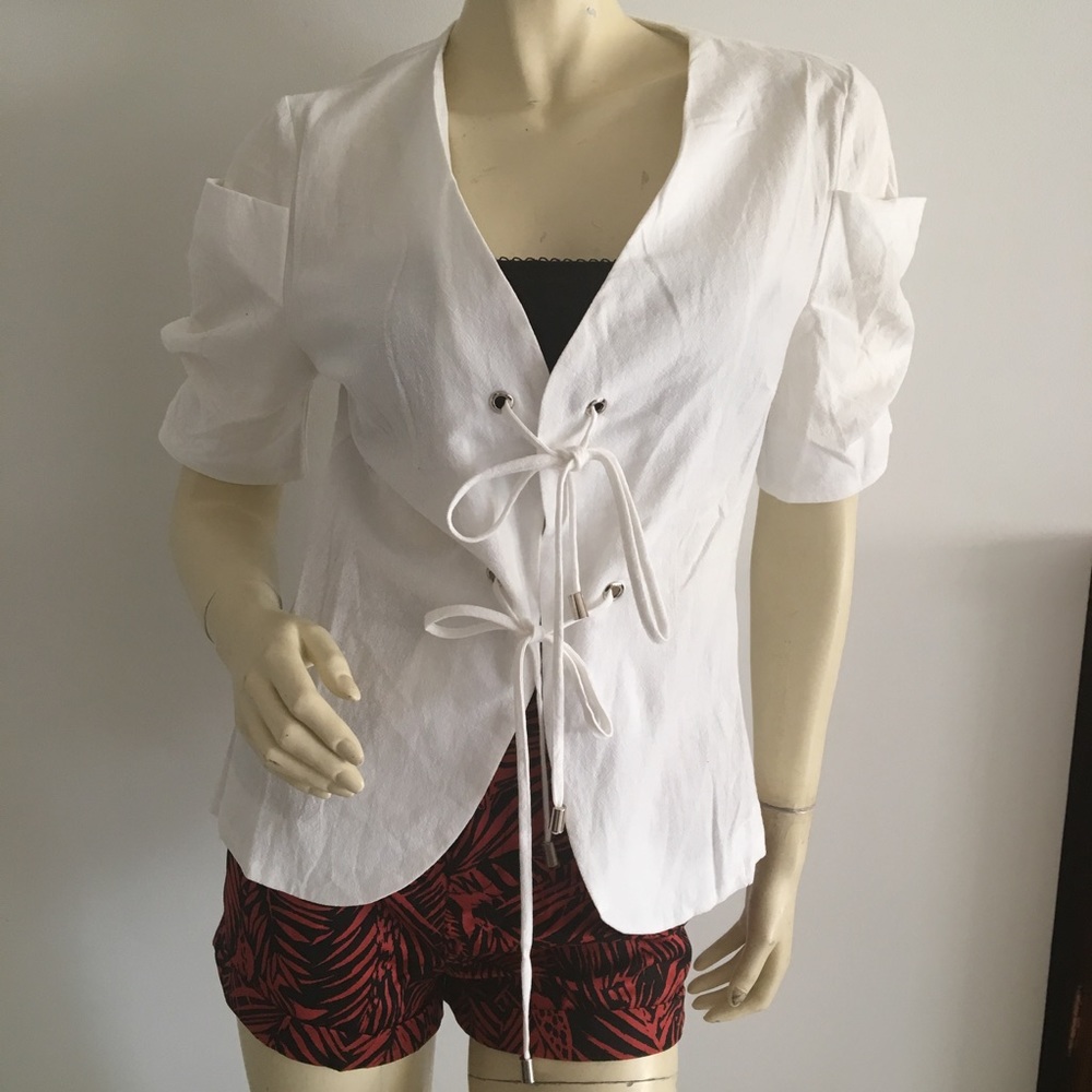 white ruched short sleeve jacket with double tie front size medium